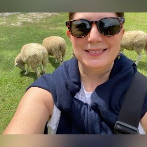 Meet your Posher, Sandy